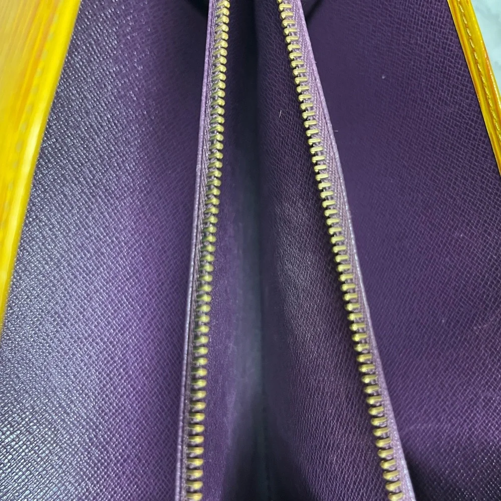 Authentic Louis Vuitton Epi Wallet - Picture 8 of 10